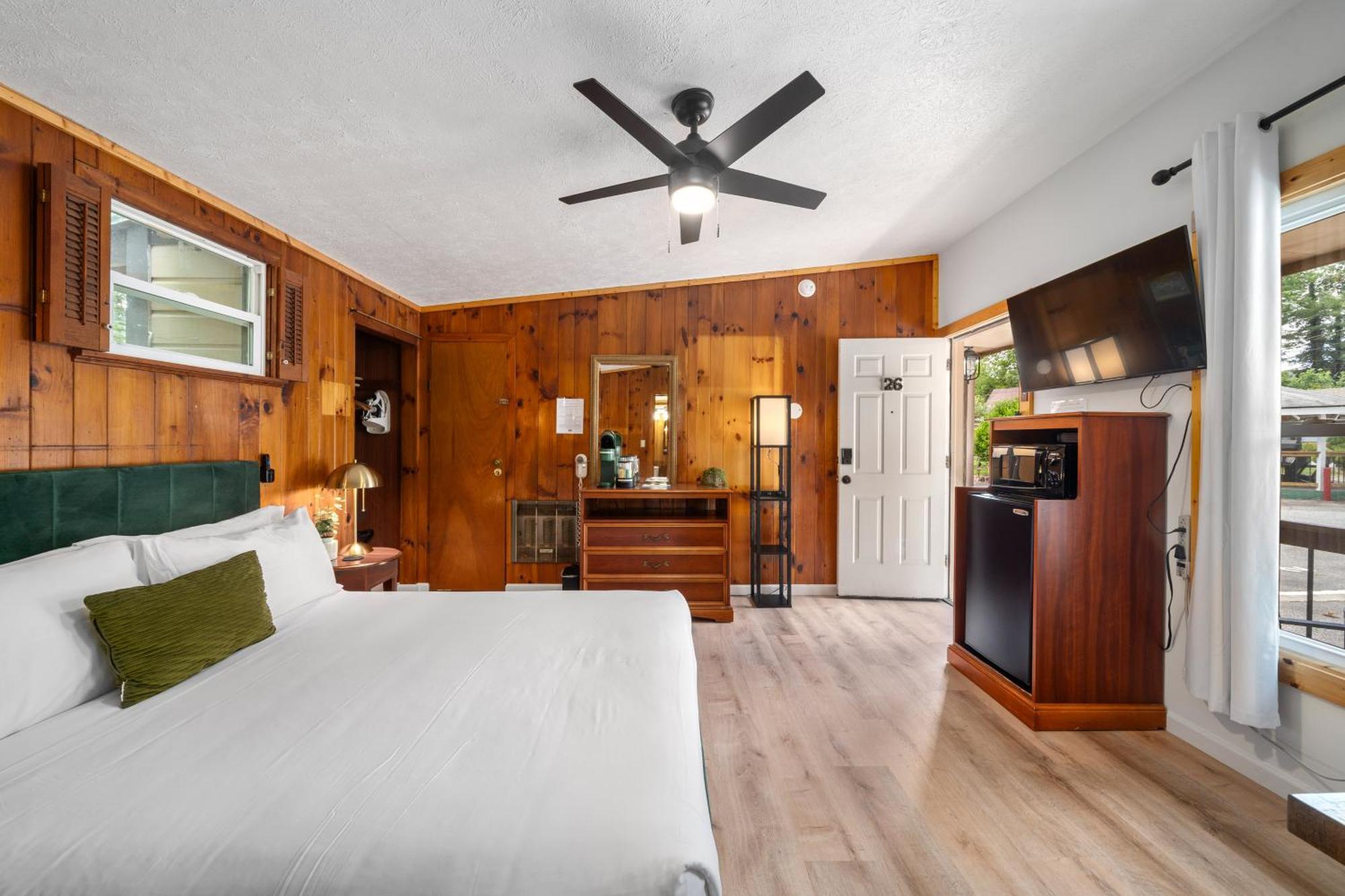 Cedarwood Inn Hendersonville Exterior foto