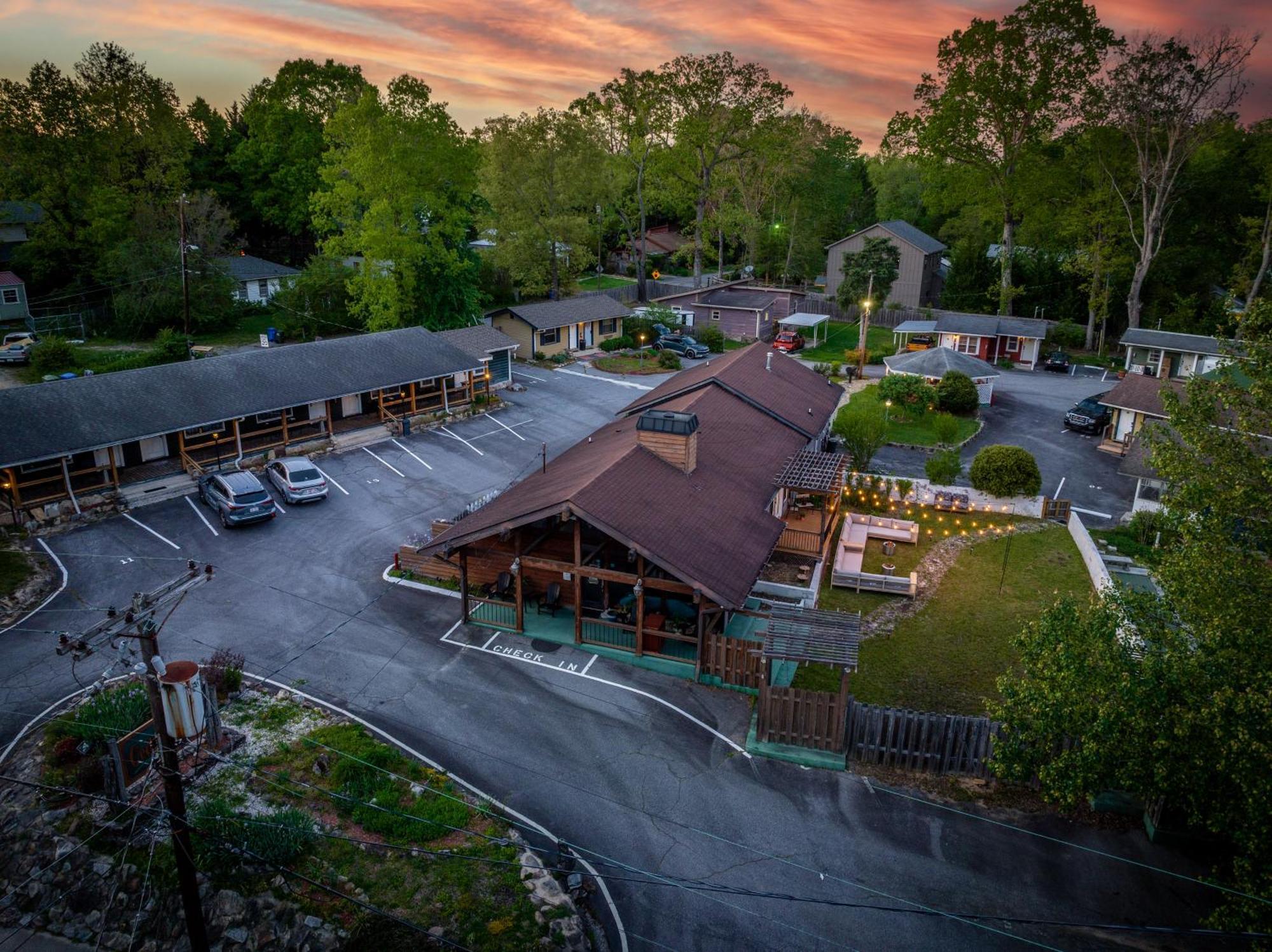 Cedarwood Inn Hendersonville Exterior foto